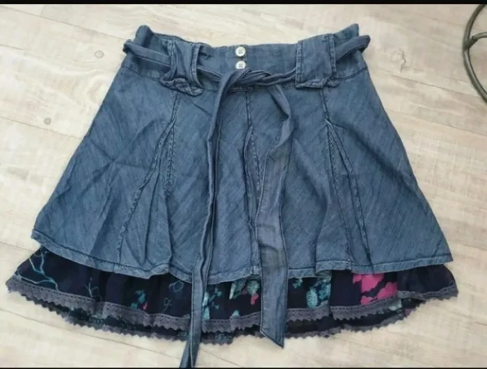 Belle petite jupe en jeans avec volant fleuris taille L 38/40 - photo numéro 3