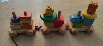 Train en bois et formes