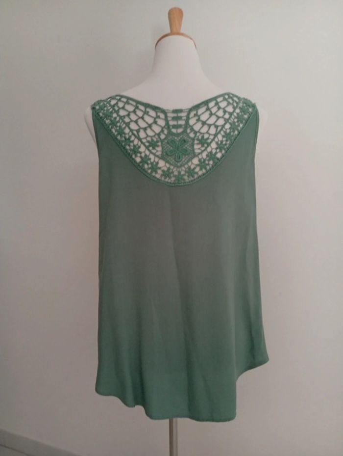 Débardeur vert taille 38/40 | broderie au dos et épaules - photo numéro 2