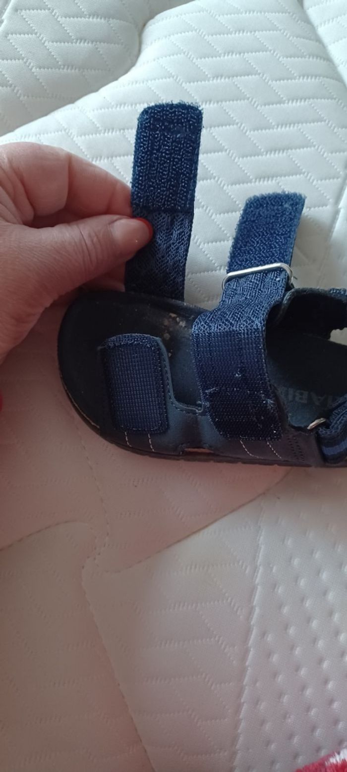 Très belles paires de sandales bébé garçon Pointure 23 - photo numéro 3