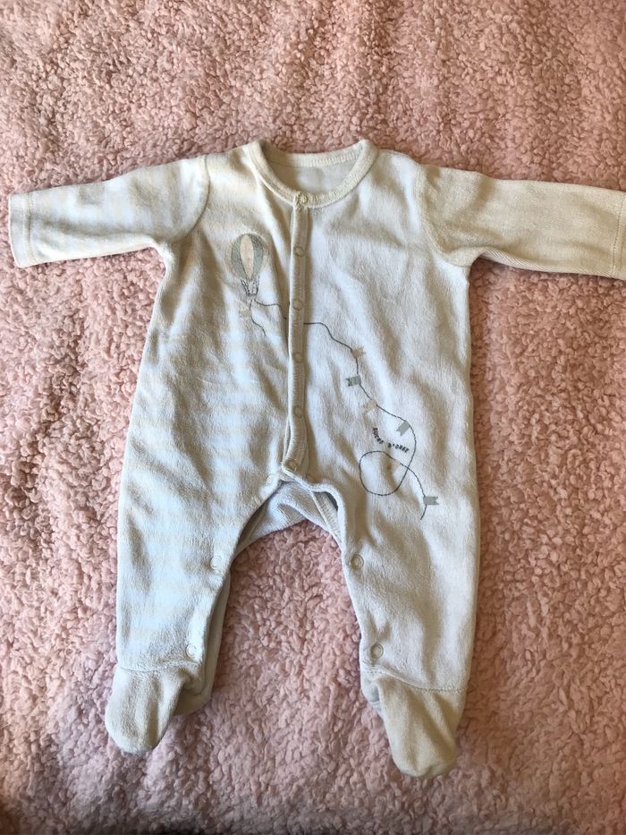 Lot pyjama, body, bavoir et bonnet - photo numéro 3