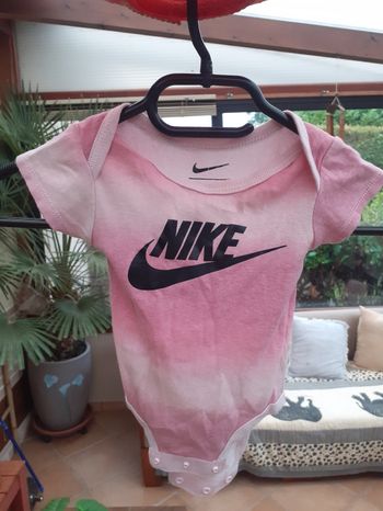 Body Nike 0.6 mois