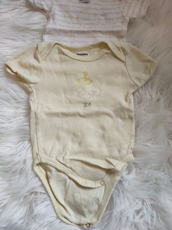Lot 3 bodys mixte 3 mois - photo numéro 4