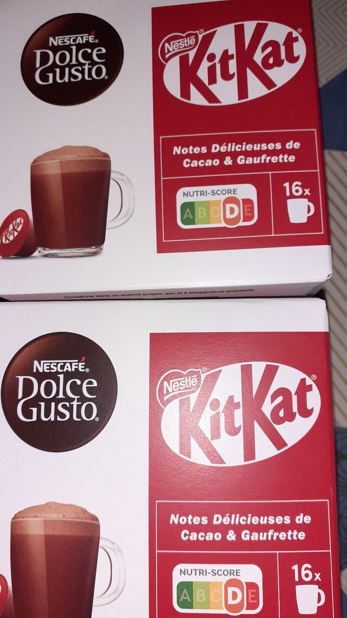 2 boîtes de kit kat