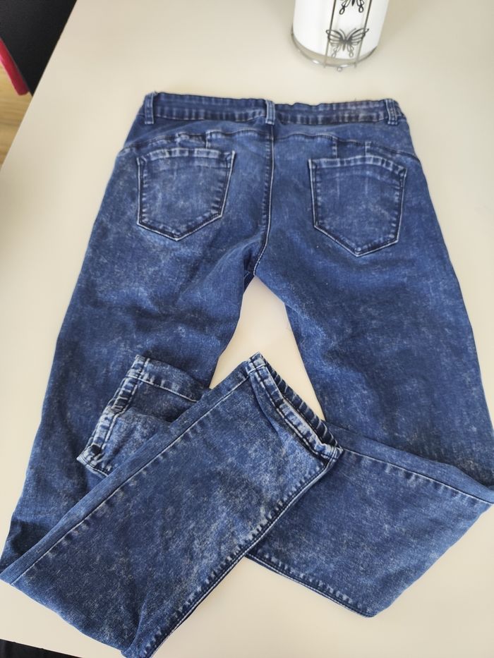 Jeans troué - photo numéro 2