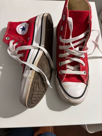 Converses rouges taille 36