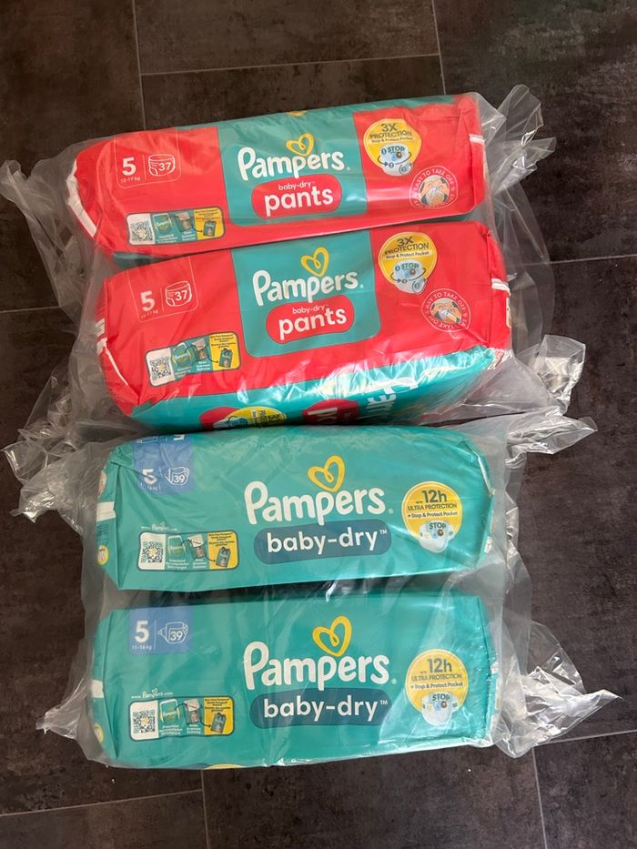 152 couches Pampers Neuves
