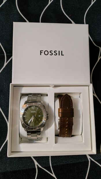 Montre Fossil avec bracelet de rechange en cuir 