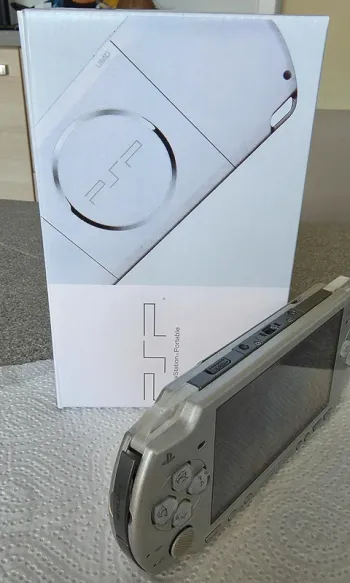 PSP 2004 Grise