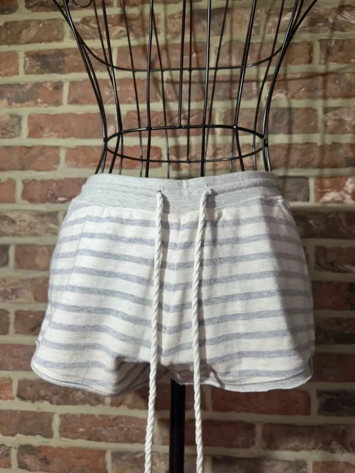 Short ligne gris et blanc Undiz Taille XS / 34 - photo numéro 4
