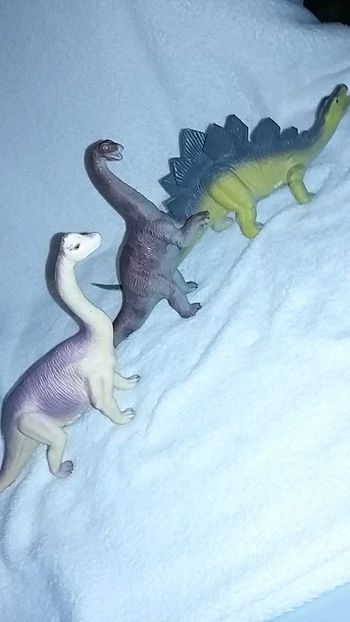 3 dinosaures