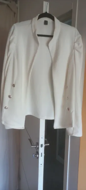 Veste blanche neuve jamais portee