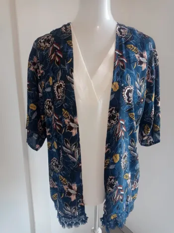 Gilet kimono bleu motif fantaisie fleurs avec broderie au dos T.S/M Gémo