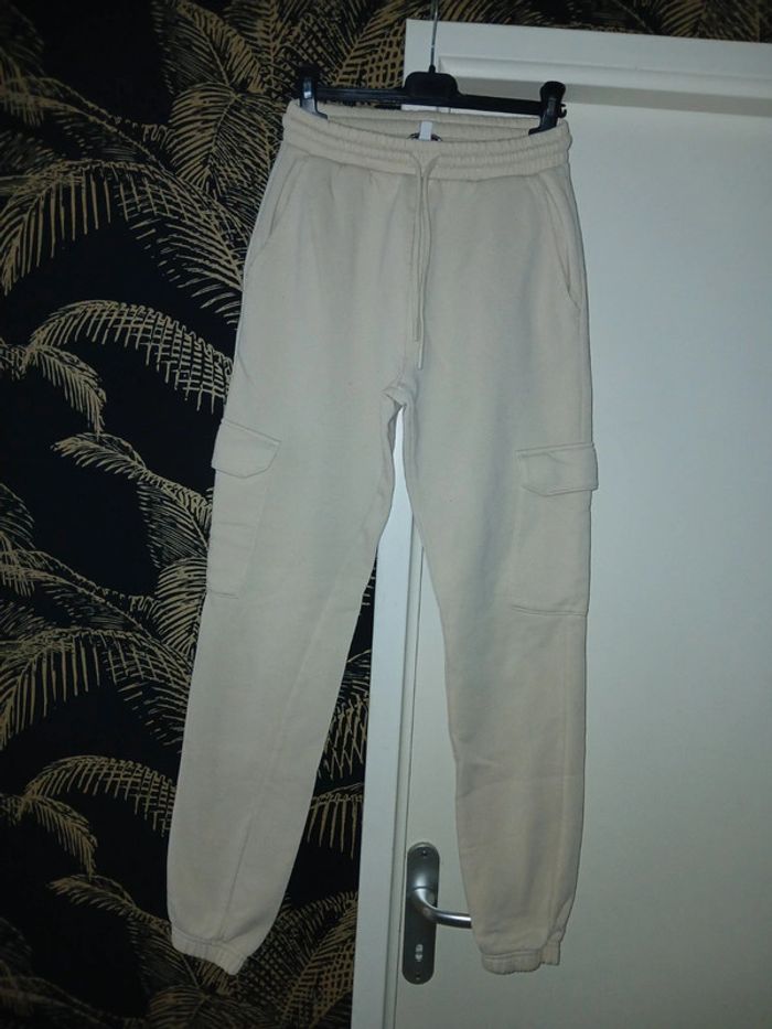 🩷 Pantalon cargo beige/crème taille haute taille Xs. - photo numéro 2