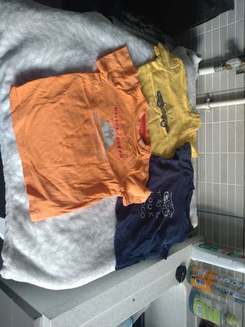 2 tee shirts vert baudet et 1 tee shirt obaibi