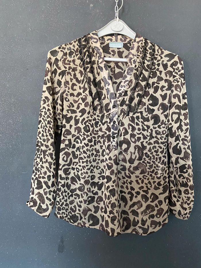 Tunique blouse voile à motif et petite dentelle noire