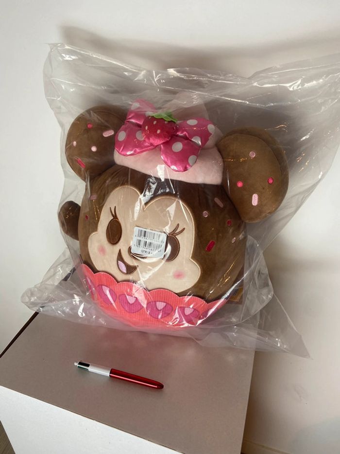 Peluche Minnie Mouse Cupcake aux fraises Disney Munchlings Peluche moyenne parfumée - Friandises - photo numéro 2