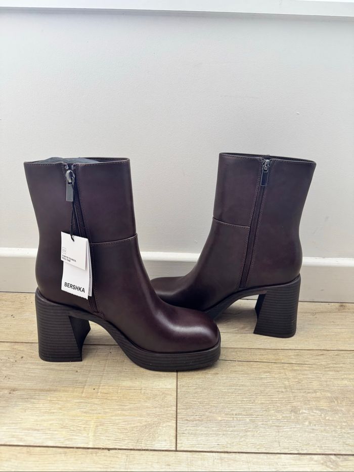 Bottines à talons bloc marron bordeaux Bershka
