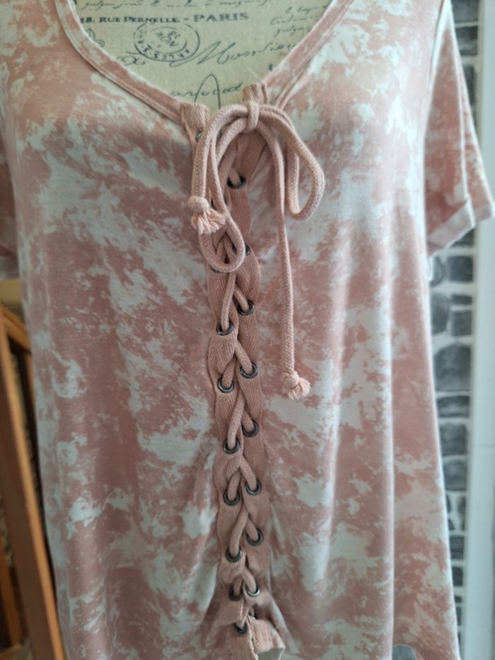 Tee-shirt lacé rose et blanc - photo numéro 3