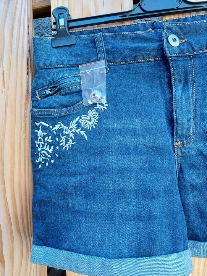 Joli short en jean bleu avec broderie neuf Blancheporte taille 40 - photo numéro 6