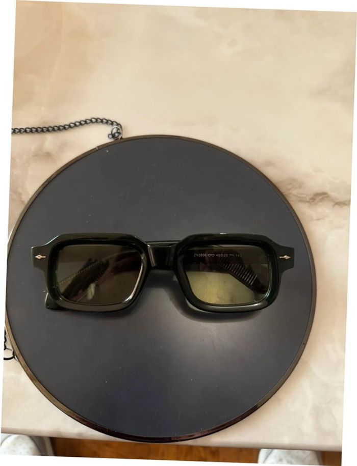Lunette de soleil carrée verte