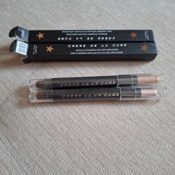 2 fards à paupières+ applicateurs la crème de la cube