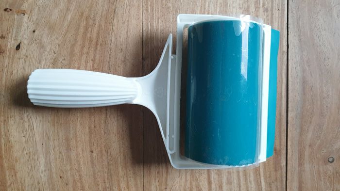 Brosse autocollante nettoyable pour poils d animaux - photo numéro 3