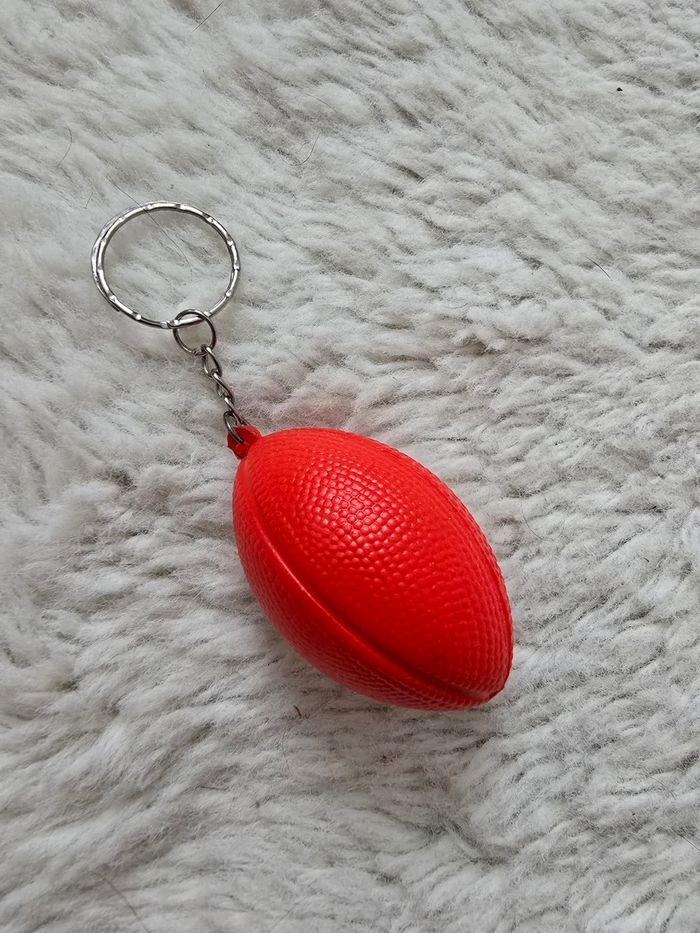 Porte clés ballon de rugby - photo numéro 2
