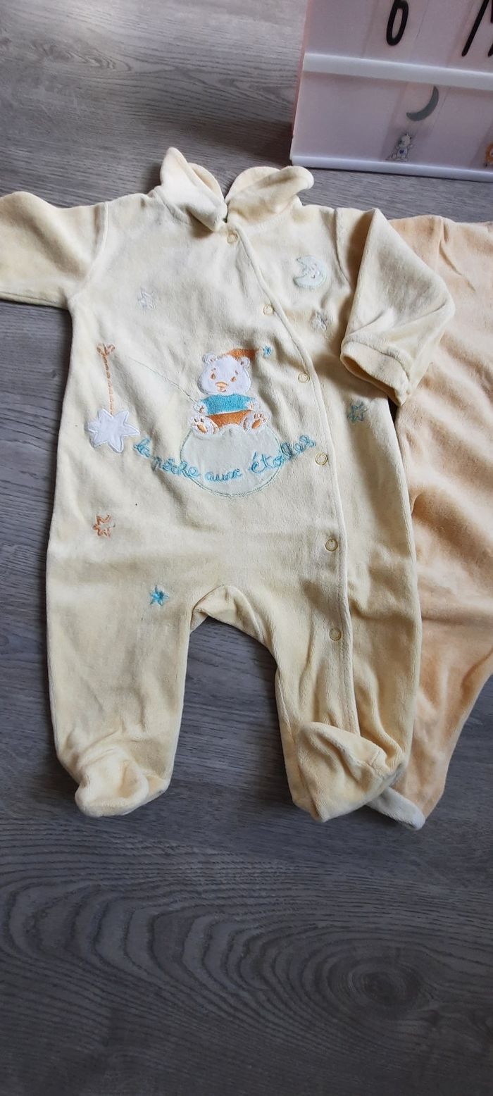 2 pyjamas 6mois - photo numéro 2