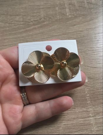 Boucles d’oreilles 🌼 NEUVES pour femme forme de fleurs couleur doré