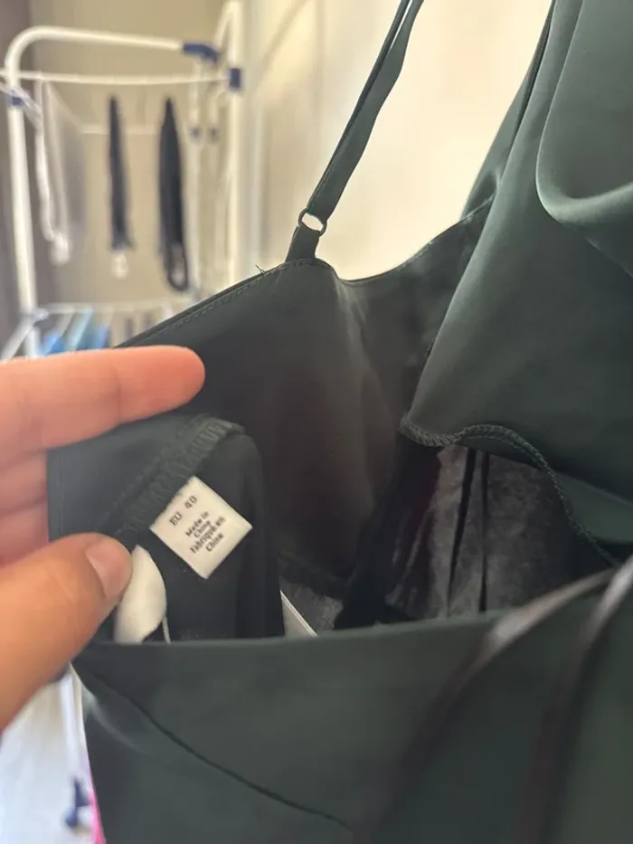 👗 👗 VILA - Robe longue en satin à col bénitier - vert sapin- neuf sans étiquette - photo numéro 8