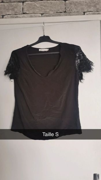 Tee shirt noir manche dentelle taille S