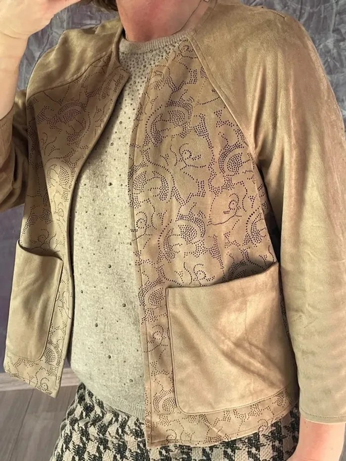 Superbe blazer beige effet peau de pêche - photo numéro 3