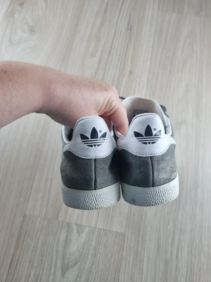 Basket Adidas Gazelle noir/gris Femme Taille 38 - photo numéro 4