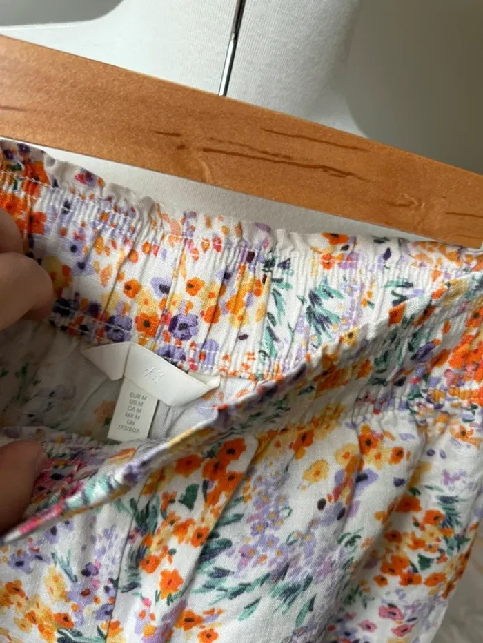 Joli short fleuri H&M M/38 - photo numéro 4