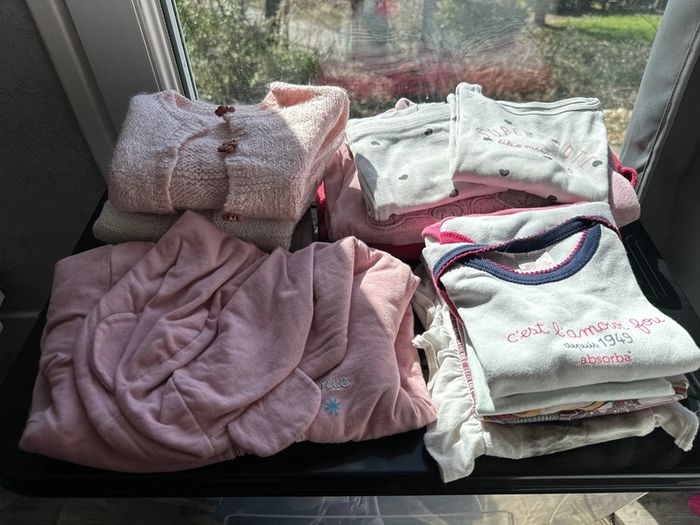 Lot de 14 vêtements fille taille 23-24mois