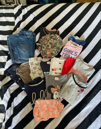 Lot de 18 vêtements fille 5 ans 