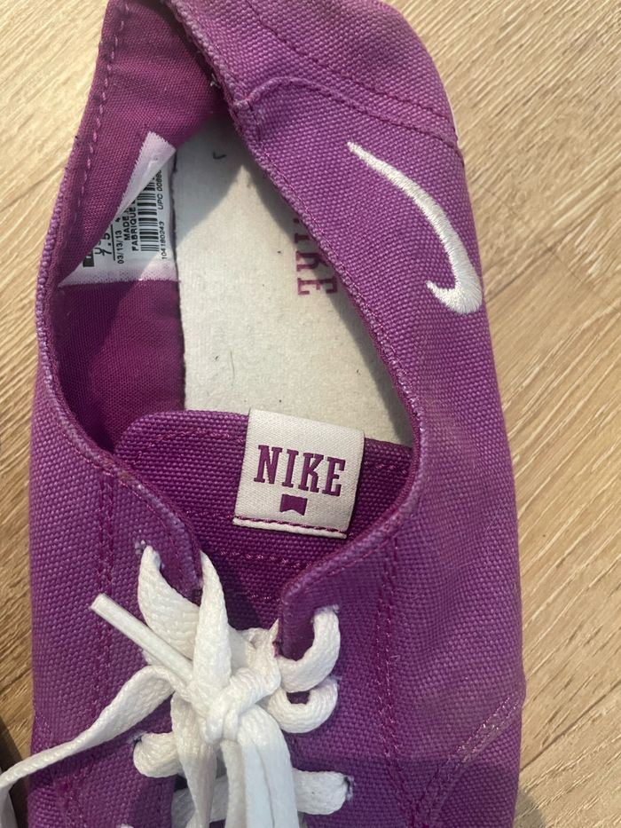 Basket Nike violette et blanche 38,5 - photo numéro 5