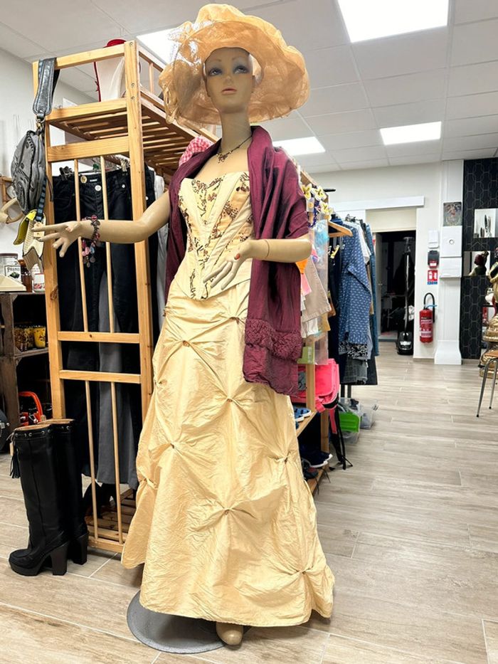 Ensemble jupe + corset + étole