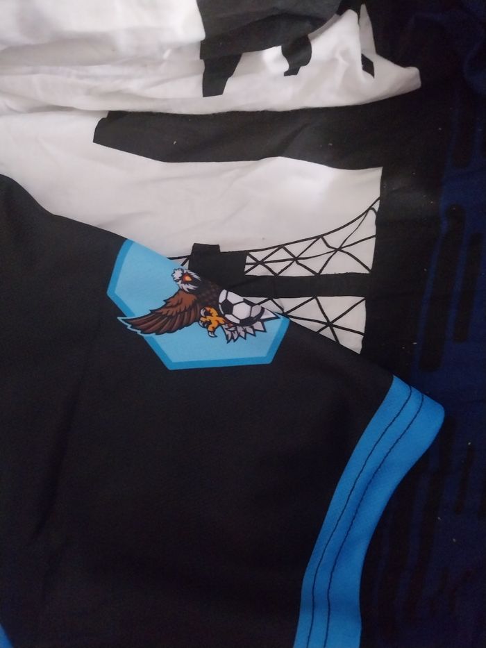 Tee-shirt tout neuf sans étiquette jamais porté ou servi - photo numéro 4