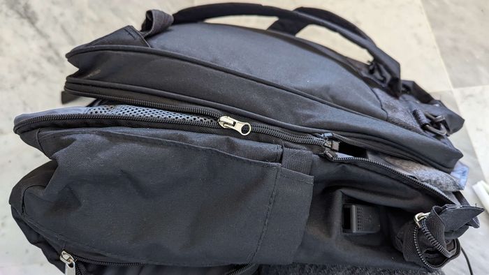 Sac à dos à langer nombreux rangement + câble de recharge intégré - photo numéro 2