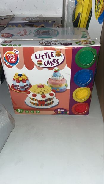 Pâte à modeler neuf 