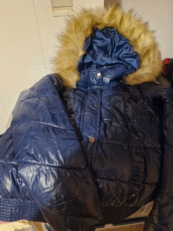 Doudoune bleue avec capuche