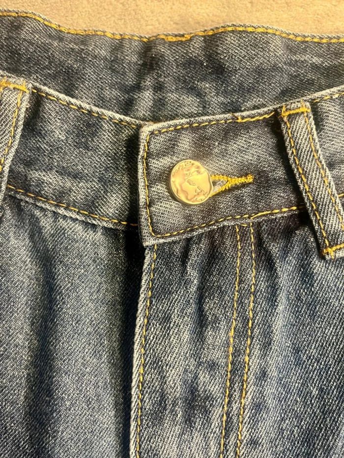 Short en denim blue jeans motif griffe brodé style Y2K oversize – Taille M - photo numéro 4