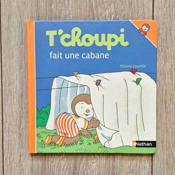 Livre t'choupi fait une cabane . N°13. Edition Nathan