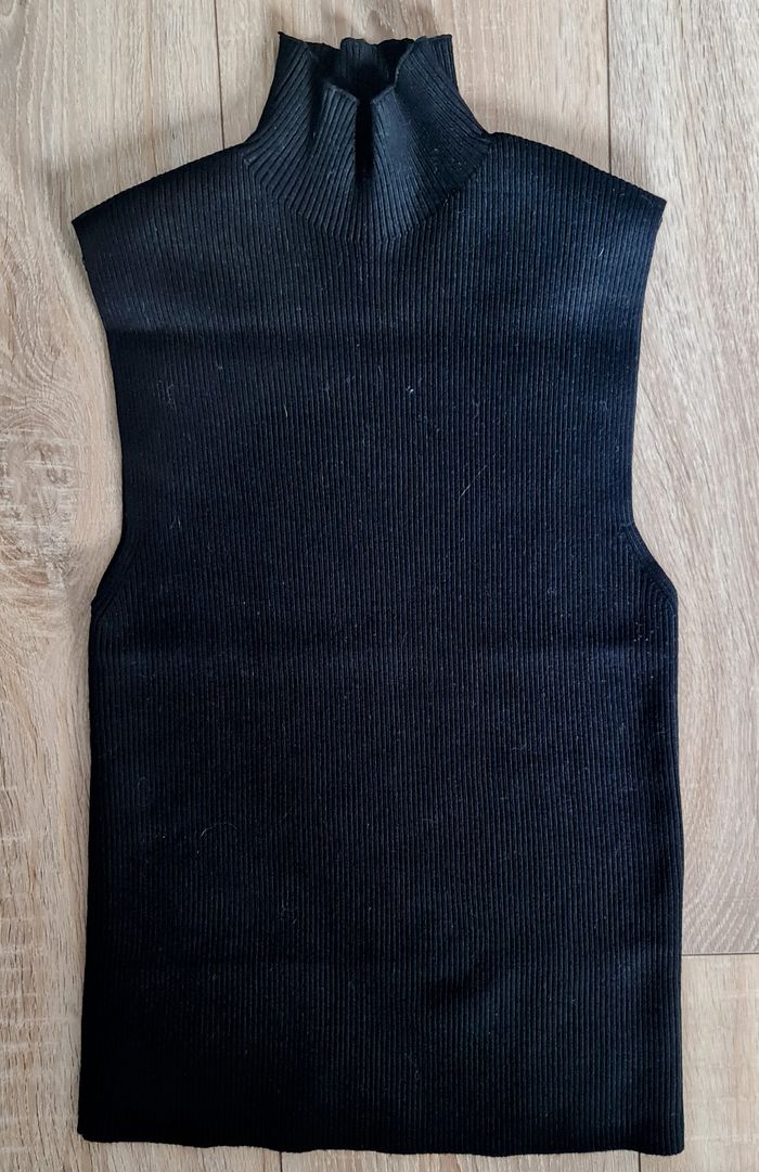 T.40 (L) - Top col montant sans manches ZARA – look stylé