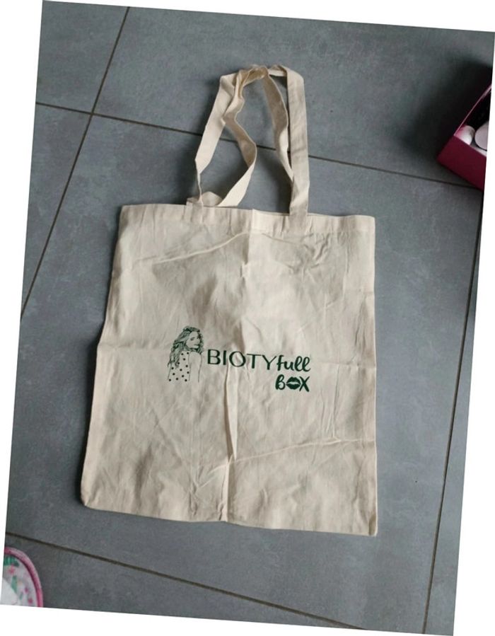 Tote bag