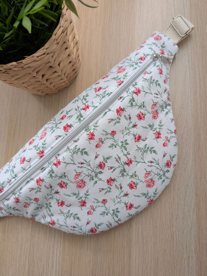 Sac banane femme blanc roses rouges - photo numéro 3