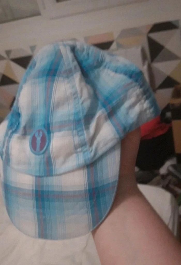 Casquette bleue - photo numéro 2