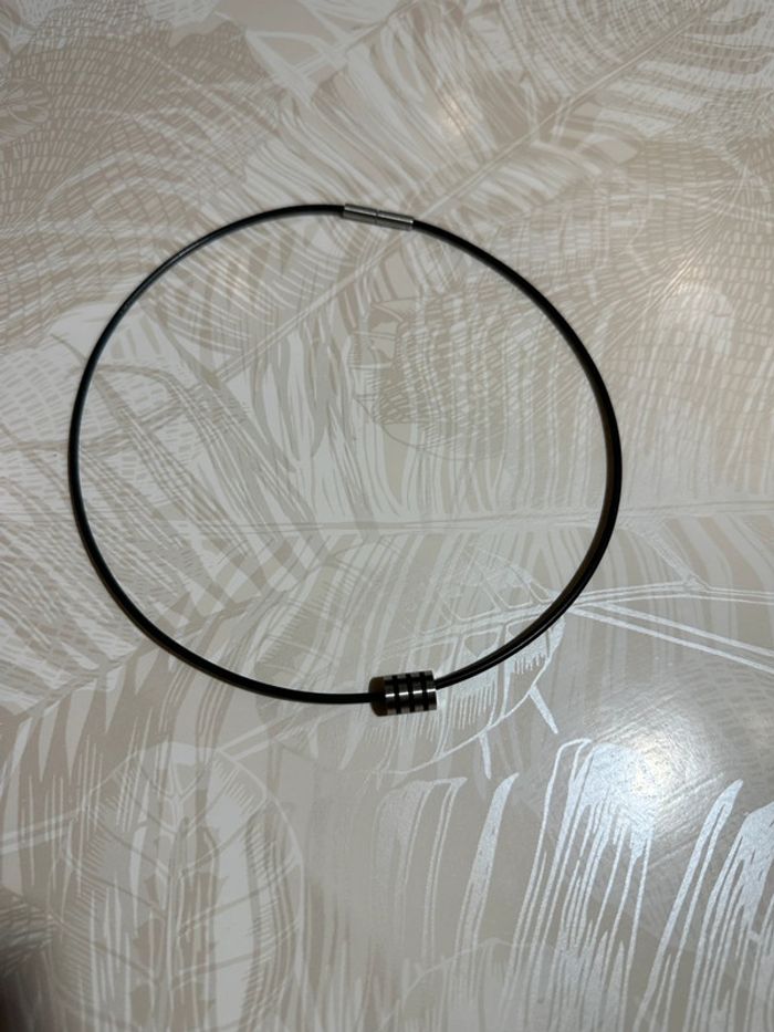Collier cordon caoutchouc